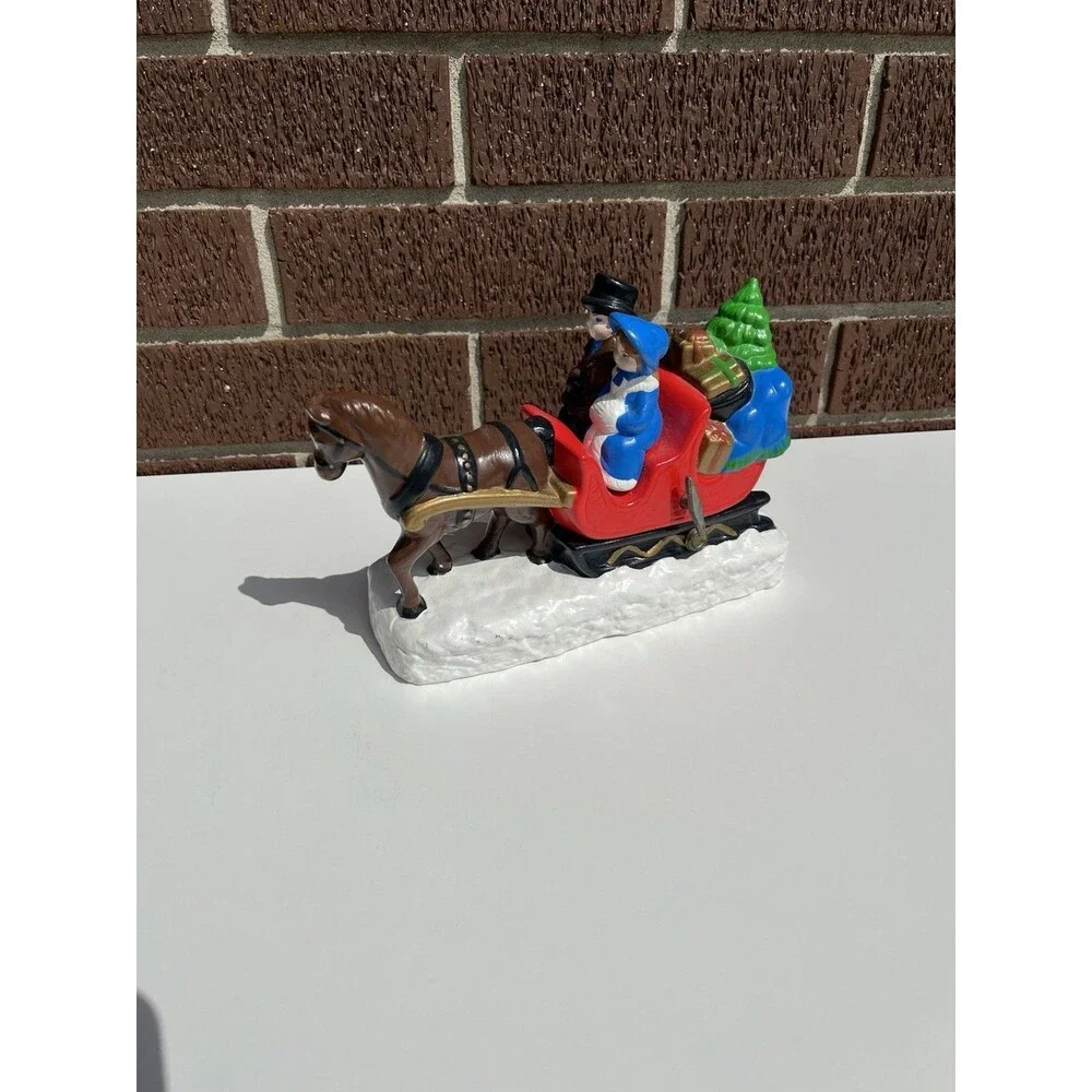 Vintage 1978 Holiday Decor Ceramic Horse Sleigh Gifts Christmas Music Box‎